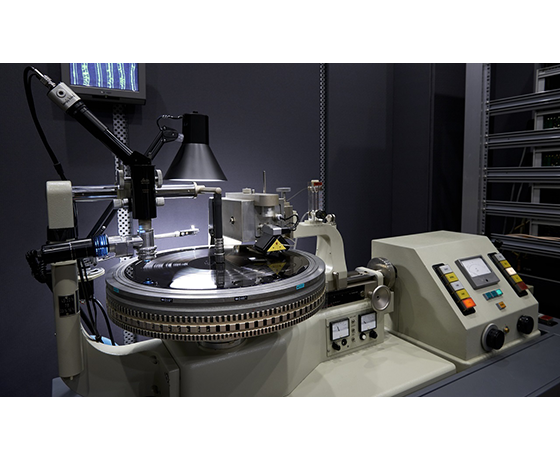 ソニー・ミュージックスタジオがアナログレコード製造用のラッカー盤カッティングマシンを導入