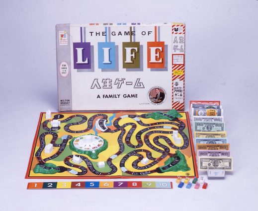 1968年に9月に日本で発売された初代『人生ゲーム』。当時の価格は1,700円。