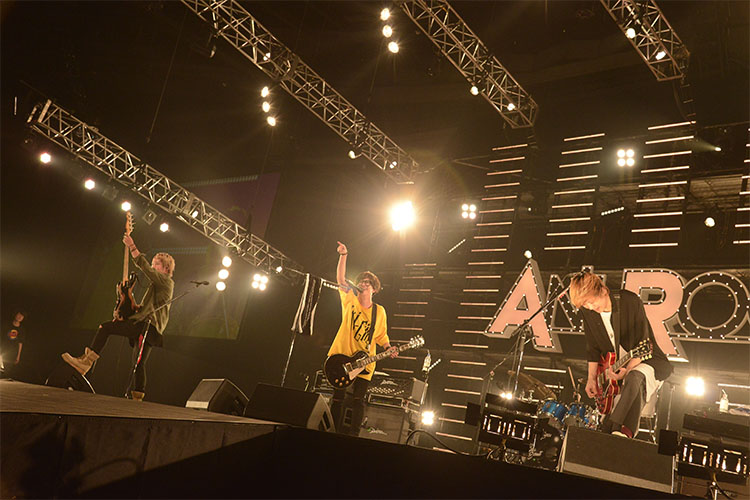 『ANI-ROCK FES. 2018／銀魂 LIVE CARNIVAL 2018』BLUE ENCOUNTのステージ