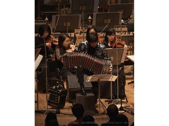 小松亮太、アルゼンチン・タンゴの巨匠アストル・ピアソラ生誕100周年記念アルバムを5/5に発売