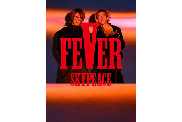 『FEVER』初回生産限定盤ピース盤ジャケット写真