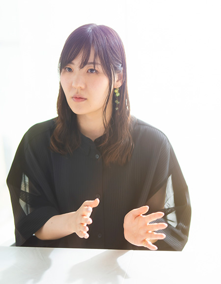 Miho Matsumoto speaks with gestures