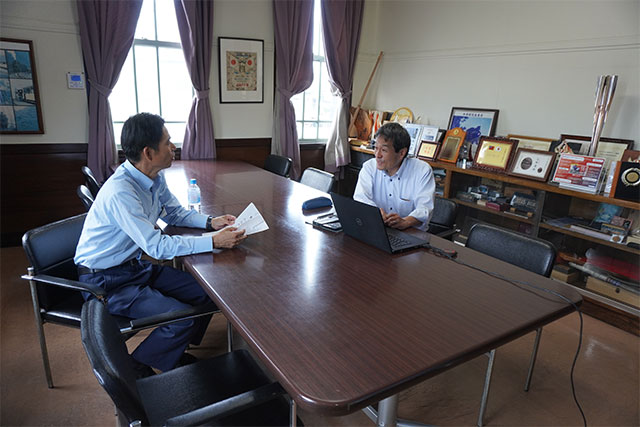 オンライン座談会にて話す大井川鐵道の山本氏と坂下氏