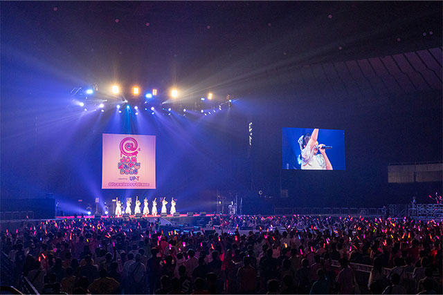 メインステージでパフォーマンス中のイベントの様子