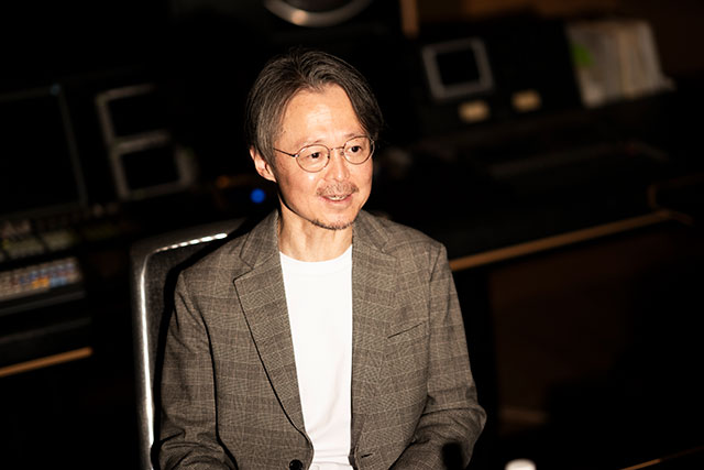 笑顔で話す片田寛