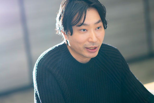 真剣な眼差しで語る赤林勇太