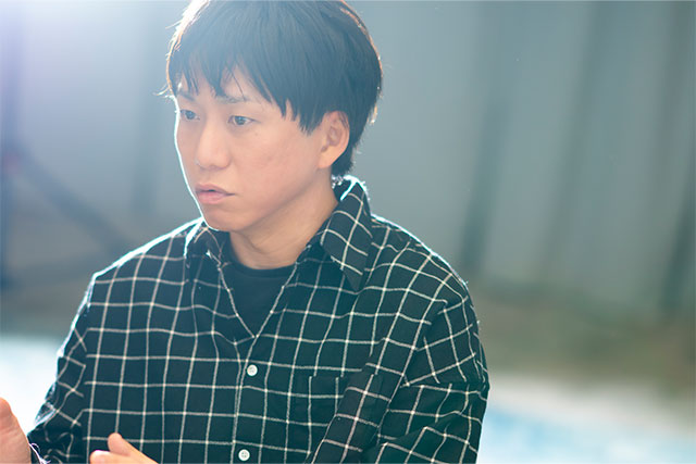 真剣な表情で語る小山裕誠