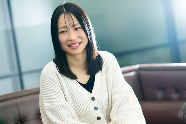 笑顔で語るERINA