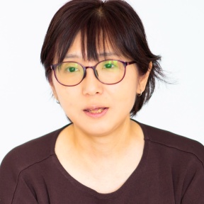 真剣な表情の村上亜紀子