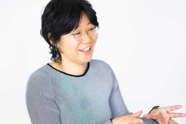 笑顔で語る松原明香