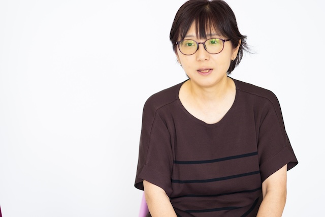 真剣な表情で語る村上亜紀子