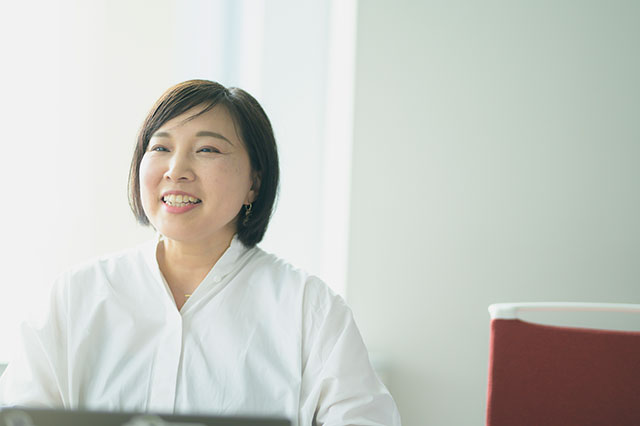 笑顔で語る白石佑佳