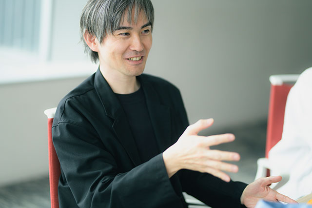 手を使いながら話す大仁田弘志
