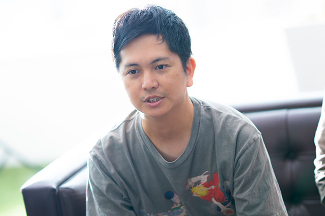 真剣な表情で語る高橋亮